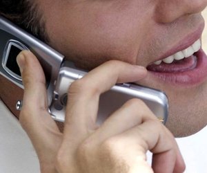 Chatting away on cellphone linked to spike in Allergies